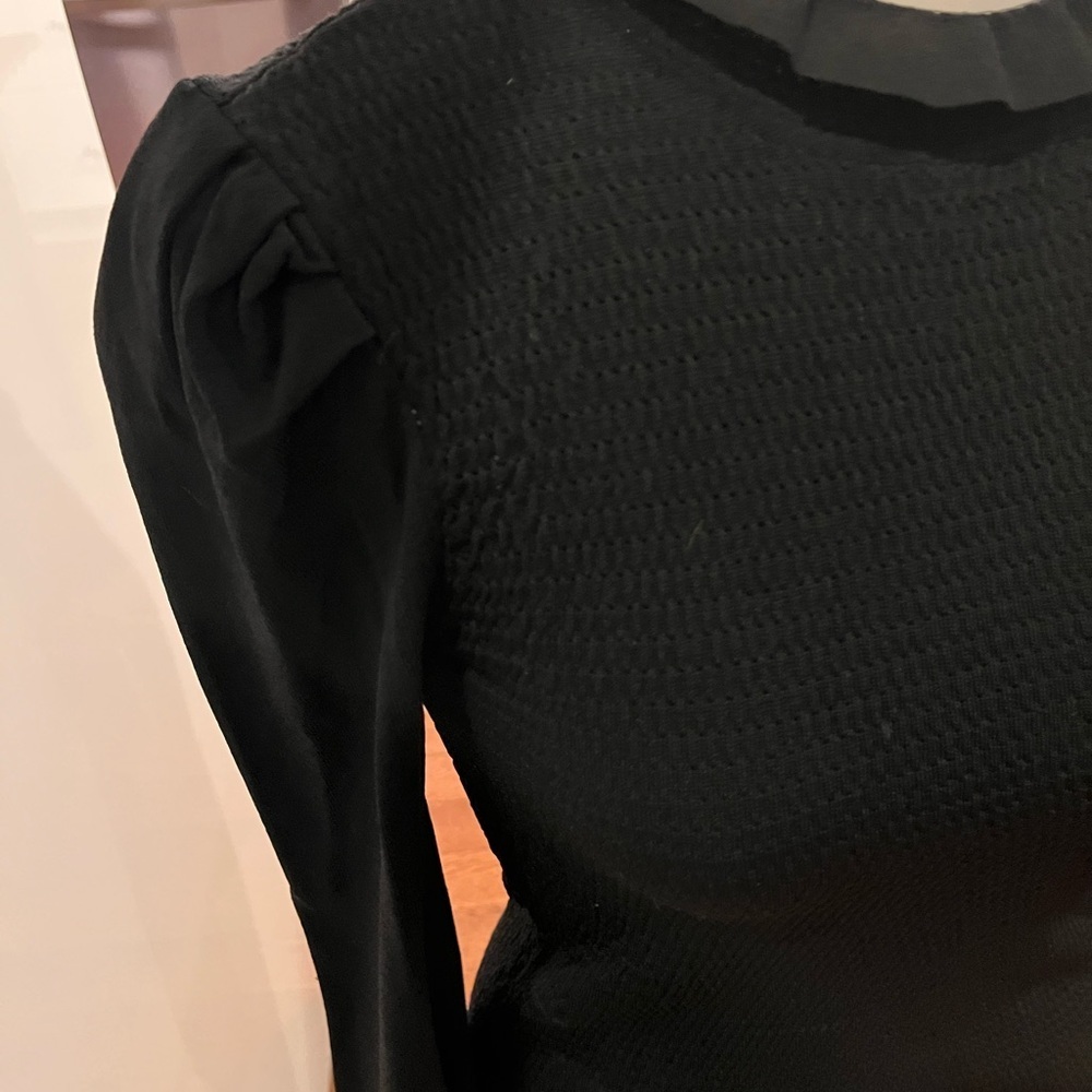 Chic Black Textured top with puffed sleeves and ruffle details size XS - Picture 4 of 7